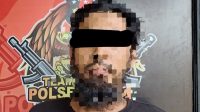 DITAHAN: Pelaku pencurian kalung emas kini ditahan di Polsek Samarinda Kota.