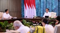LANJUTKAN: Prabowo Subianto sebagai presiden terpilih 2024-2029 (kiri) menegaskan sikapnya terkait IKN di Sidang Kabinet yang digelar di Istana Garuda IKN. (Foto BPMI Setpres)