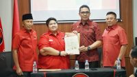 DAPAT DUKUNGAN: Andi Harun yang merupakan petahana meramaikan bursa calon kepala daerah Samarinda mendapat dukungan PDI Perjuangan di Sekretariat DPD PDI Perjuangan Kaltim di Jalan AW Sjahranie. (Istimewa)
