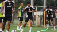 SUDAH SIAP: Rizky Ridho cs sebelum bertolak ke Arab Saudi tengah menjalani latihan dalam laga lanjutan Kualifikasi Piala Dunia 2026 Zona Asia. (Istimewa)