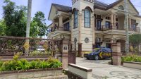 DIGELEDAH: Rumah pejabat milik AI, pensiunan PNS yang sempat mendapatkan tugas sebagai kepala Dinas Pemuda dan Olahraga Kukar digeledah KPK, Selasa (22/10/2024). (Istimewa)
