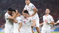 KANDASKAN ARAB SAUDI: Para pemain Timnas Indonesia merayakan selebrasi setelah Marselino membuka gol di babak pertama saat jumpa Arab Saudi di SUGBK. (PSSI/Linikaltim.id)