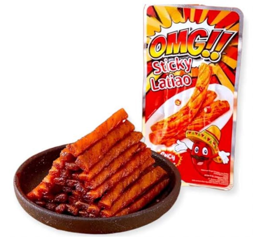 TAK DIPERKENANKAN BEREDAR: Makanan atau jajanan yang sudah beredar di pasar modern hingga tradisional asal Tiongkok, yakni Latiao, ditarik dari peredaran.