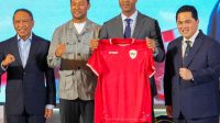 SIAP DENGAN TEKANAN: Pelatih anyar Timnas Indonesia Patrick Kluivert resmi dikenalkan ke publik oleh PSSI demi kesiapan menghadapi Kualifikasi Piala Dunia 2026 Zona Asia. (PSSI)