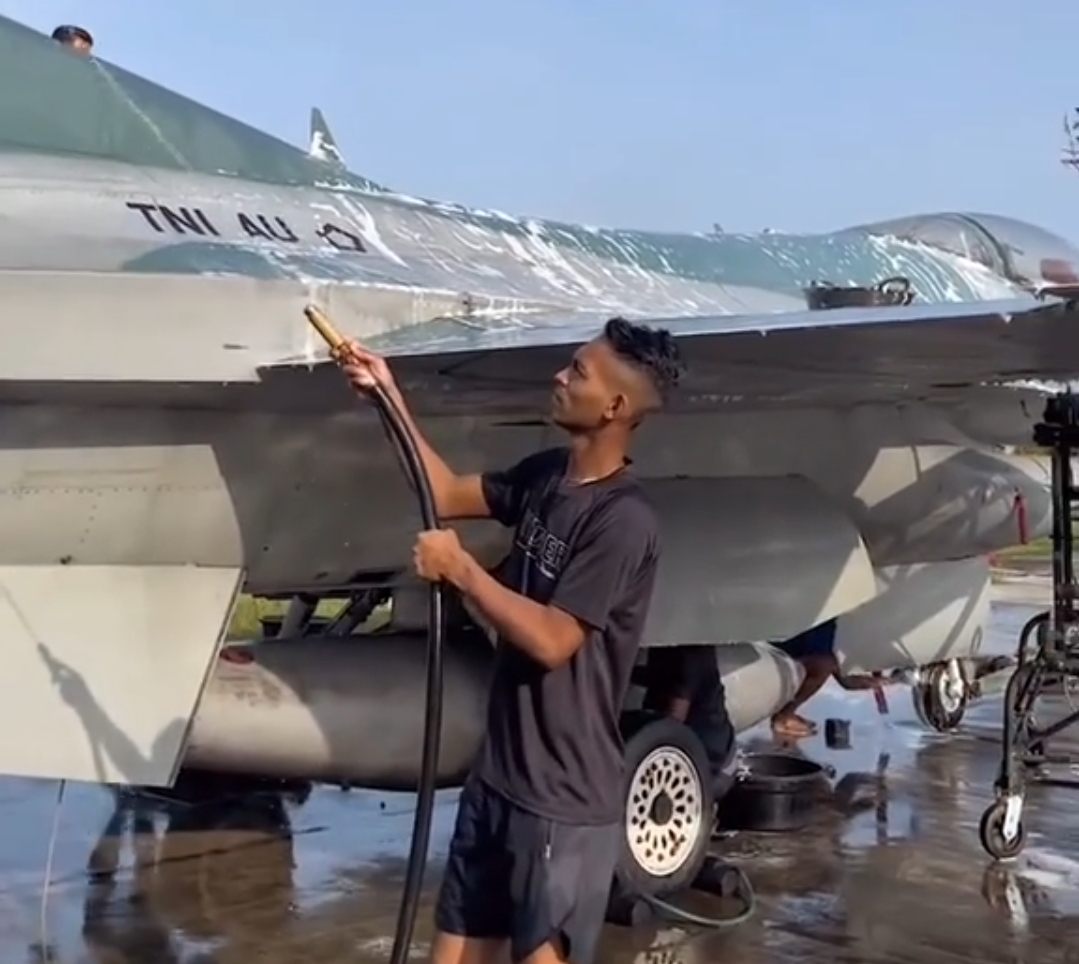 Screenshot_20250221_235351_Video Player