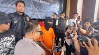 PENYESALAN: RI diwawancari awak media terkait motif di balik pembunuhan berencana tersebut yang dilakukan bersama sembilan pelaku lainnya. (Linikaltim.id)