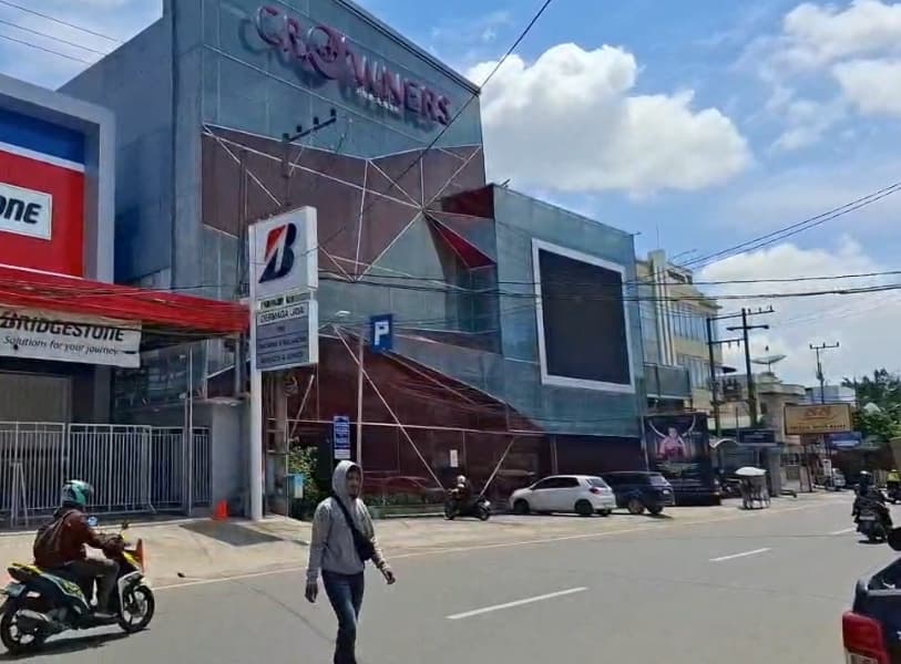 WhatsApp Image 2025-06-26 at 09.44.28 JUAL NARKOBA: Salah satu karyawan THM Crowners Samarinda dibekuk BNNP Kalimantan Timur bersama suaminya lantaran terbukti menjual narkotika jenis ineks. (Linikaltim.id)