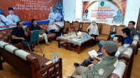 DAMPINGI: Tim DPMD Kukar saat mendampingi Kecamatan Kenohan dalam evaluasi pengisian indikator data BECIK V.2. (ist)