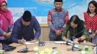 JALIN KERJA SAMA: Bupati Kutai Kartanegara Edi Damansyah bersama Sekretaris Utama BIG RI, R A Belinda Arunawati Margono, menandatangani nota kesepahaman kerja sama periode 2025-2029, Rabu (21/5/2025) di Bogor. (Ist)