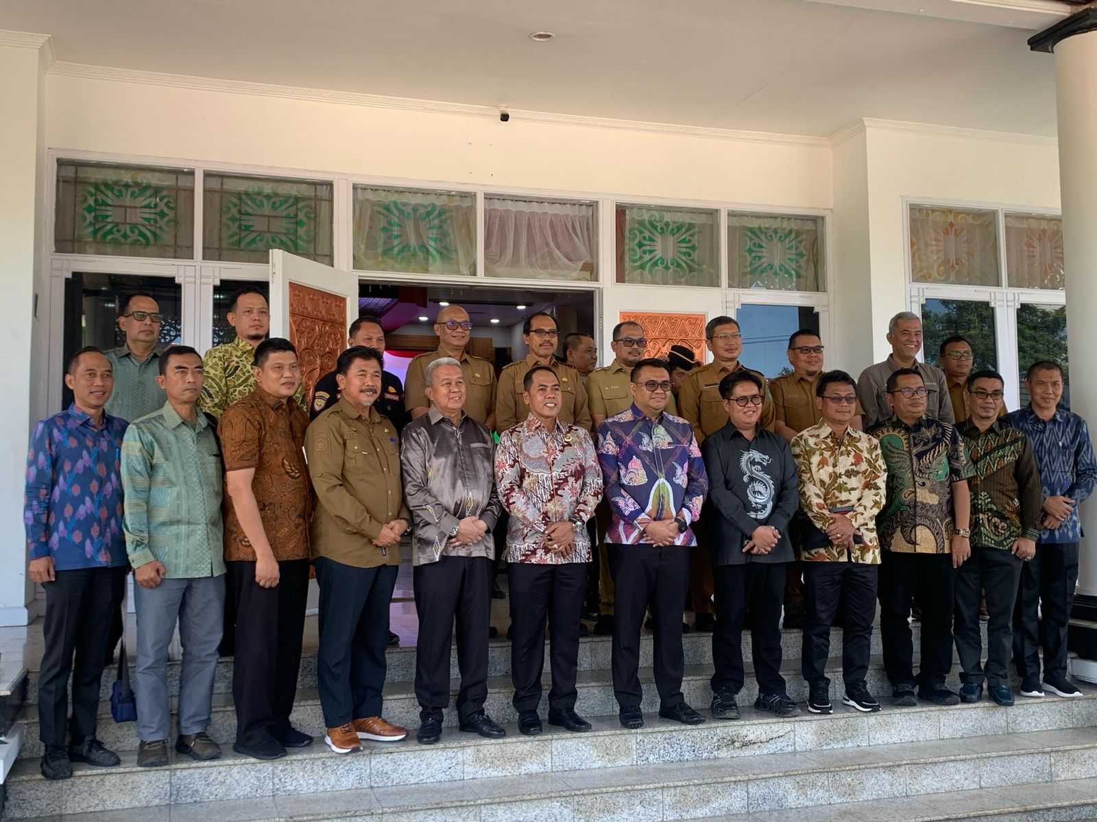 SANGAT POTENSI: Kepala DPMD Kukar Arianto saat hadir kunjungan dari Pemkab Wajo. (Linikaltim.id)